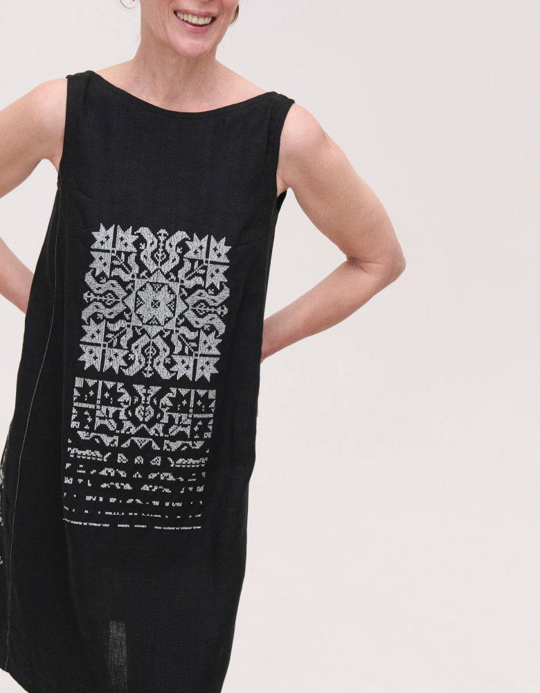 Suknia wieczorowa z srebrnym haftem Zirka
