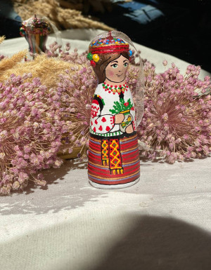 Rzeźbiarska zabawka wisząca "Hucułka"