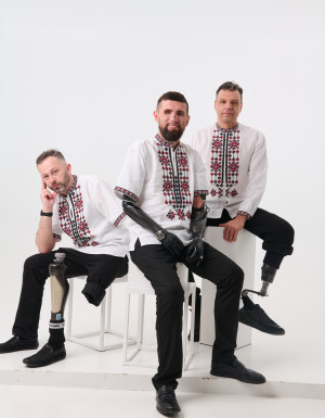 Męska koszula haftowana (wyszywanka) Koza Dereza x Superhumans, biała
