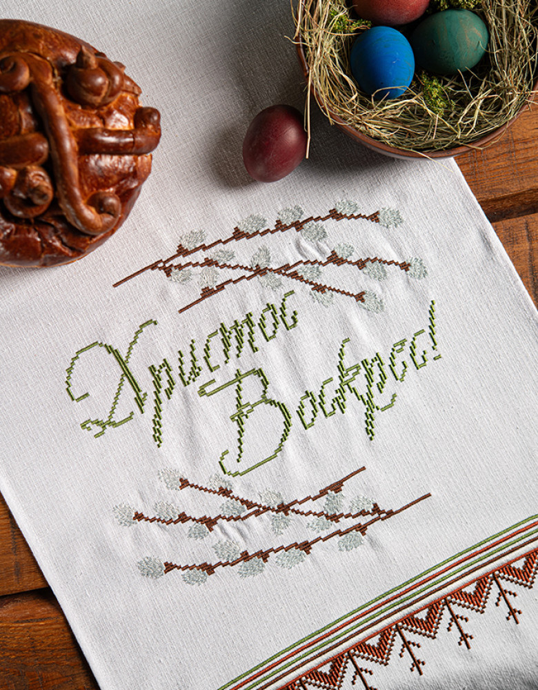 Wielkanocny bieżnik z winoroślą